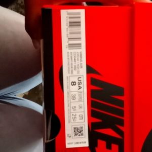 I bought the wrong shoe size and Stockx doesn't allow returns.